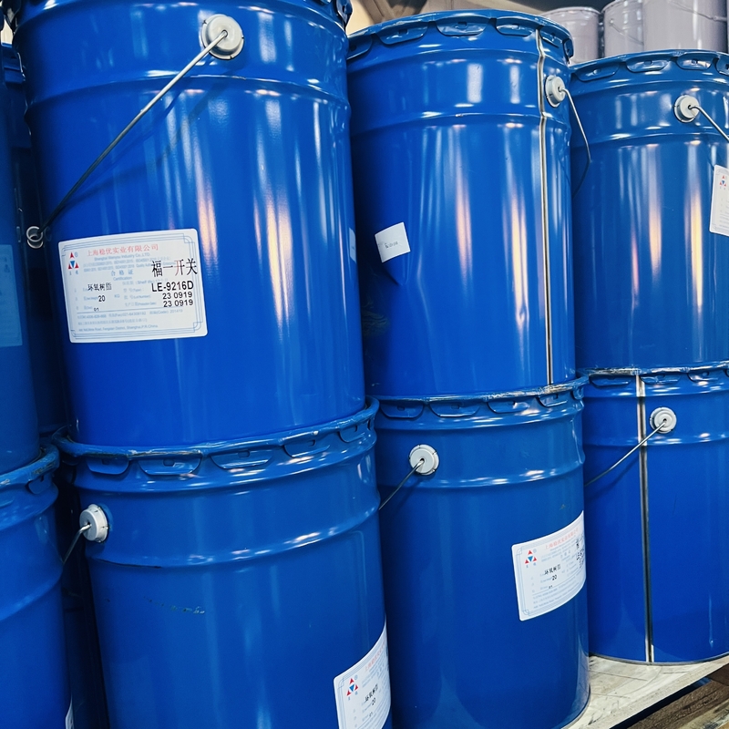 140°C จุดจุดจุดไฟ การรักษาความแข็ง Epoxy Resin Insulation LE-8516/LH-8516 สารปลดผง