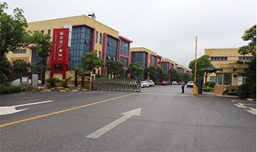 ความต้านทานในการแยก Epoxy Resin Clear Liquid Hardener สําหรับเครื่องแปลงชนิดแห้ง 4